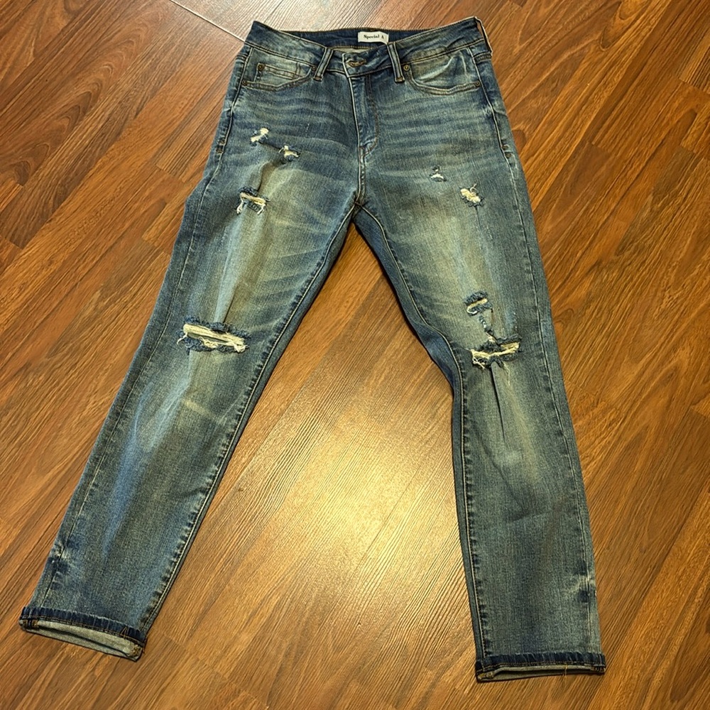 NWOT skinny jeans with light distressing size 9